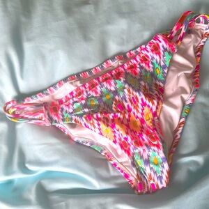 NWOT VS cheeky bikini bottom size L